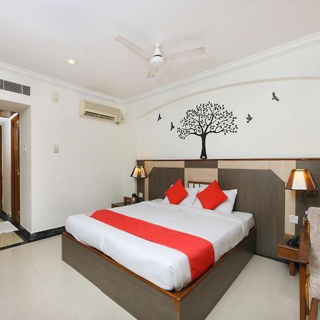 Oyo 1081 Hotel Sindhu International Tirupati Esterno foto
