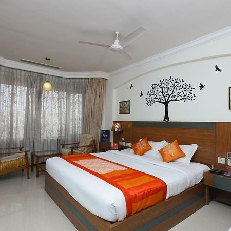 Oyo 1081 Hotel Sindhu International Tirupati Esterno foto