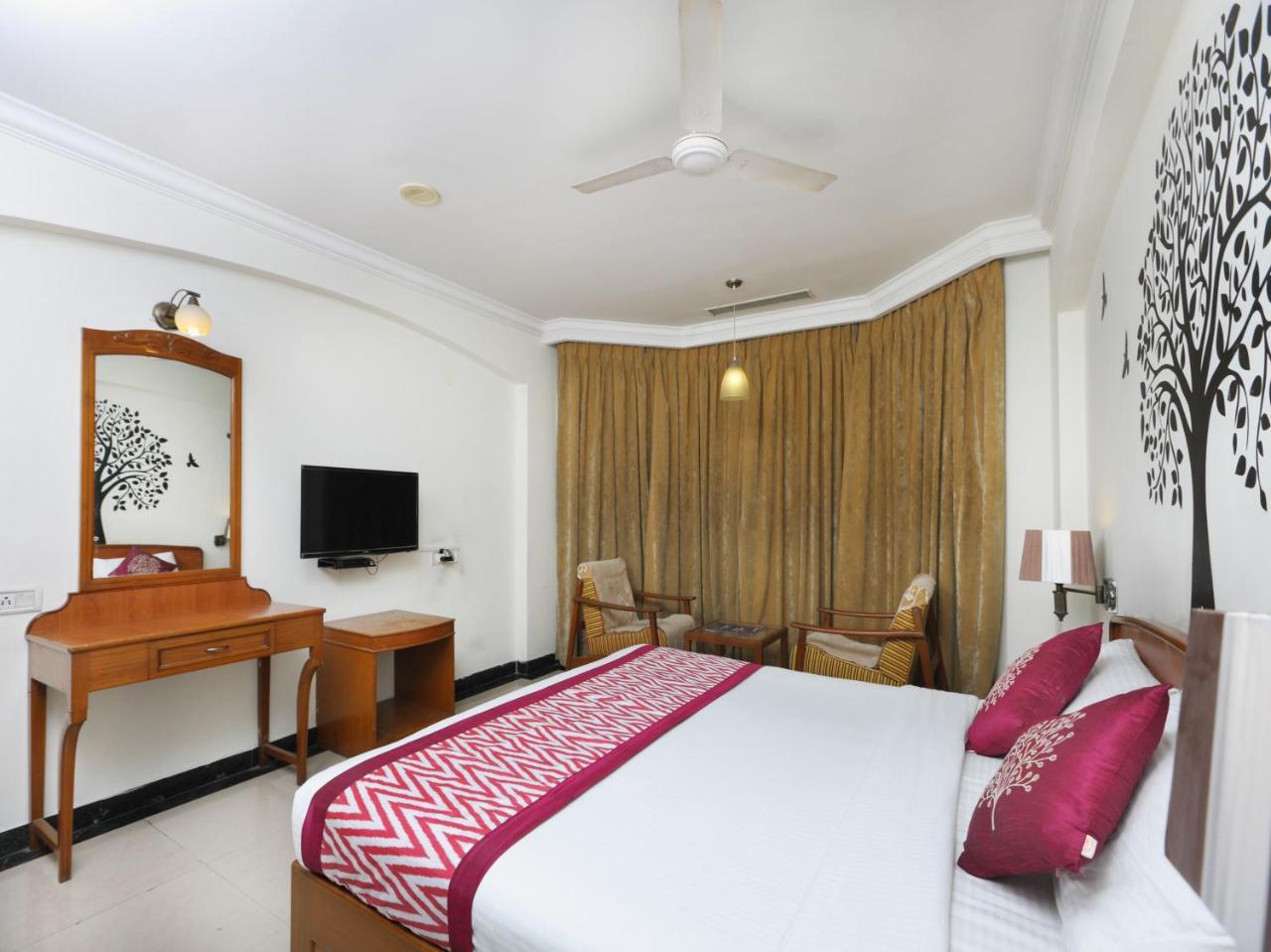 Oyo 1081 Hotel Sindhu International Tirupati Esterno foto