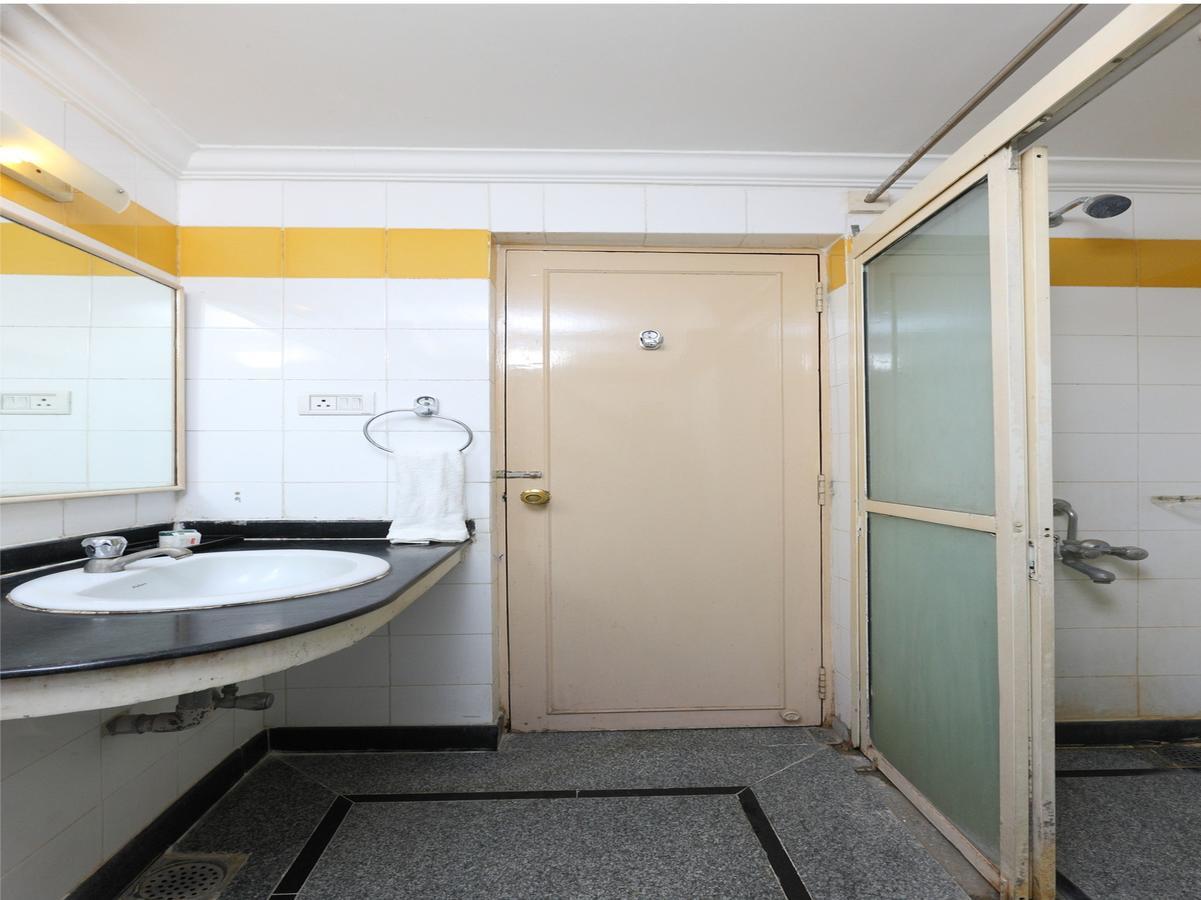 Oyo 1081 Hotel Sindhu International Tirupati Esterno foto