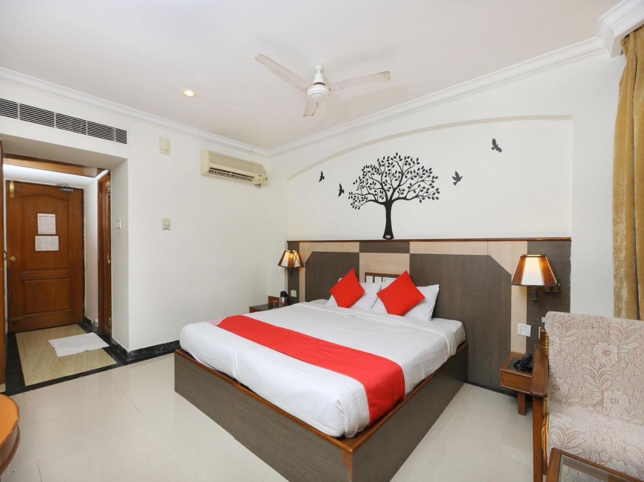 Oyo 1081 Hotel Sindhu International Tirupati Esterno foto