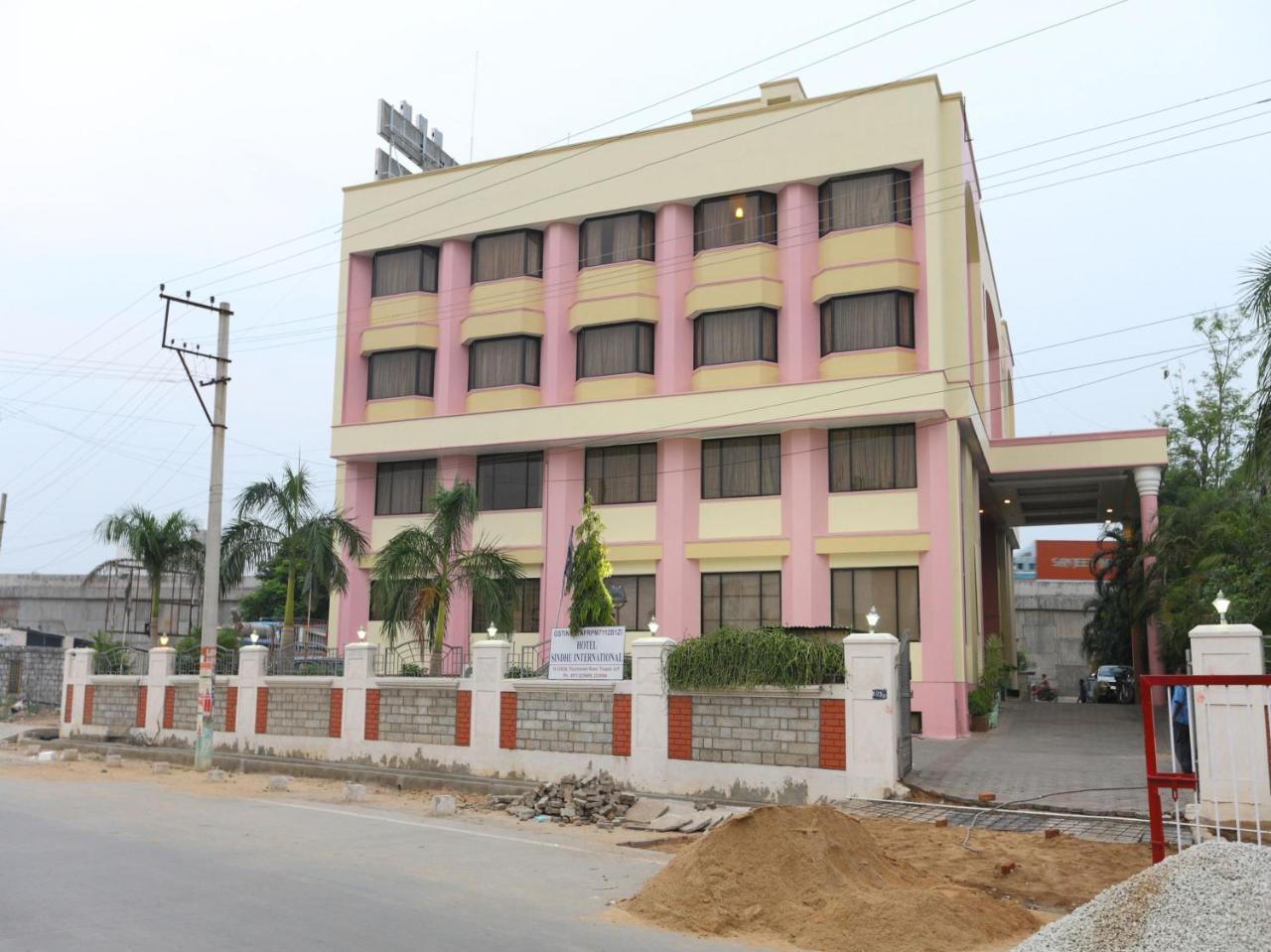 Oyo 1081 Hotel Sindhu International Tirupati Esterno foto