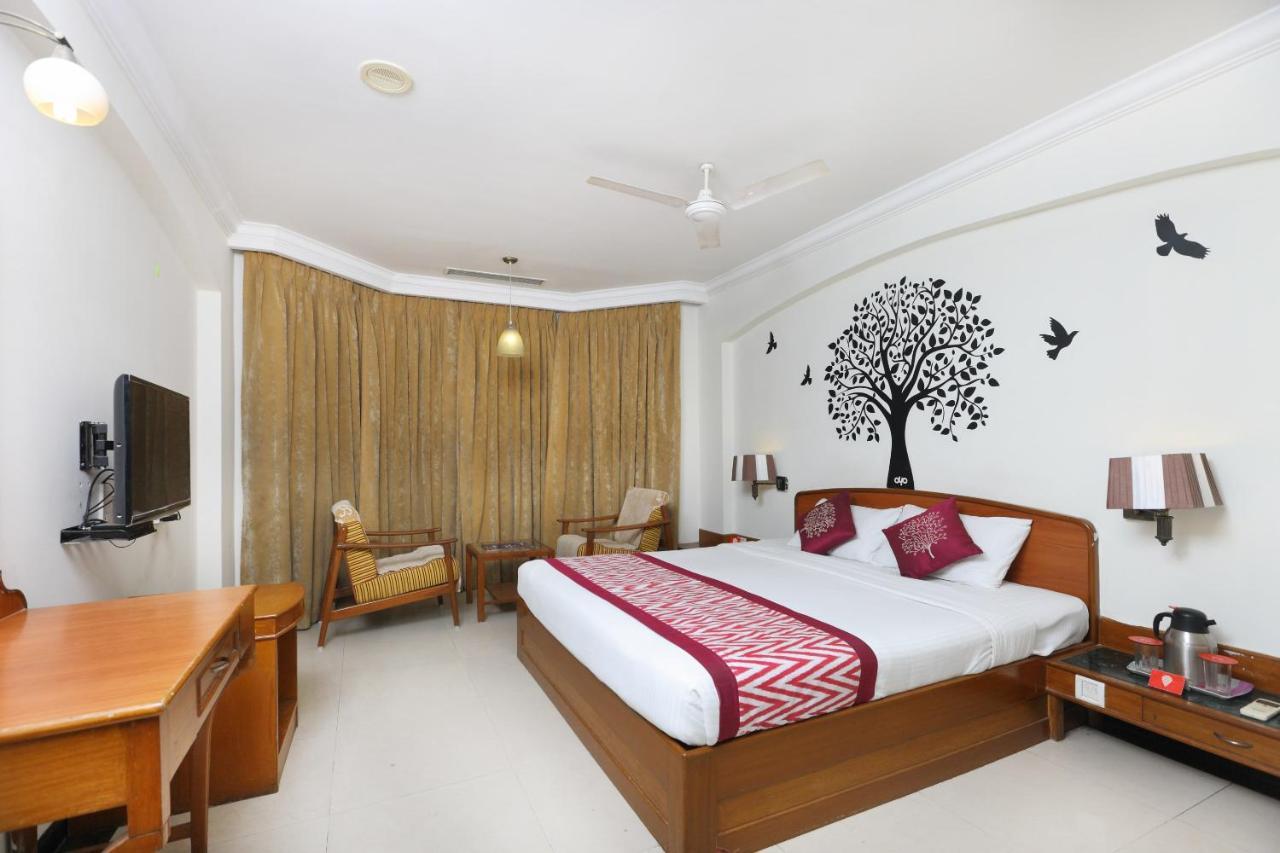 Oyo 1081 Hotel Sindhu International Tirupati Esterno foto