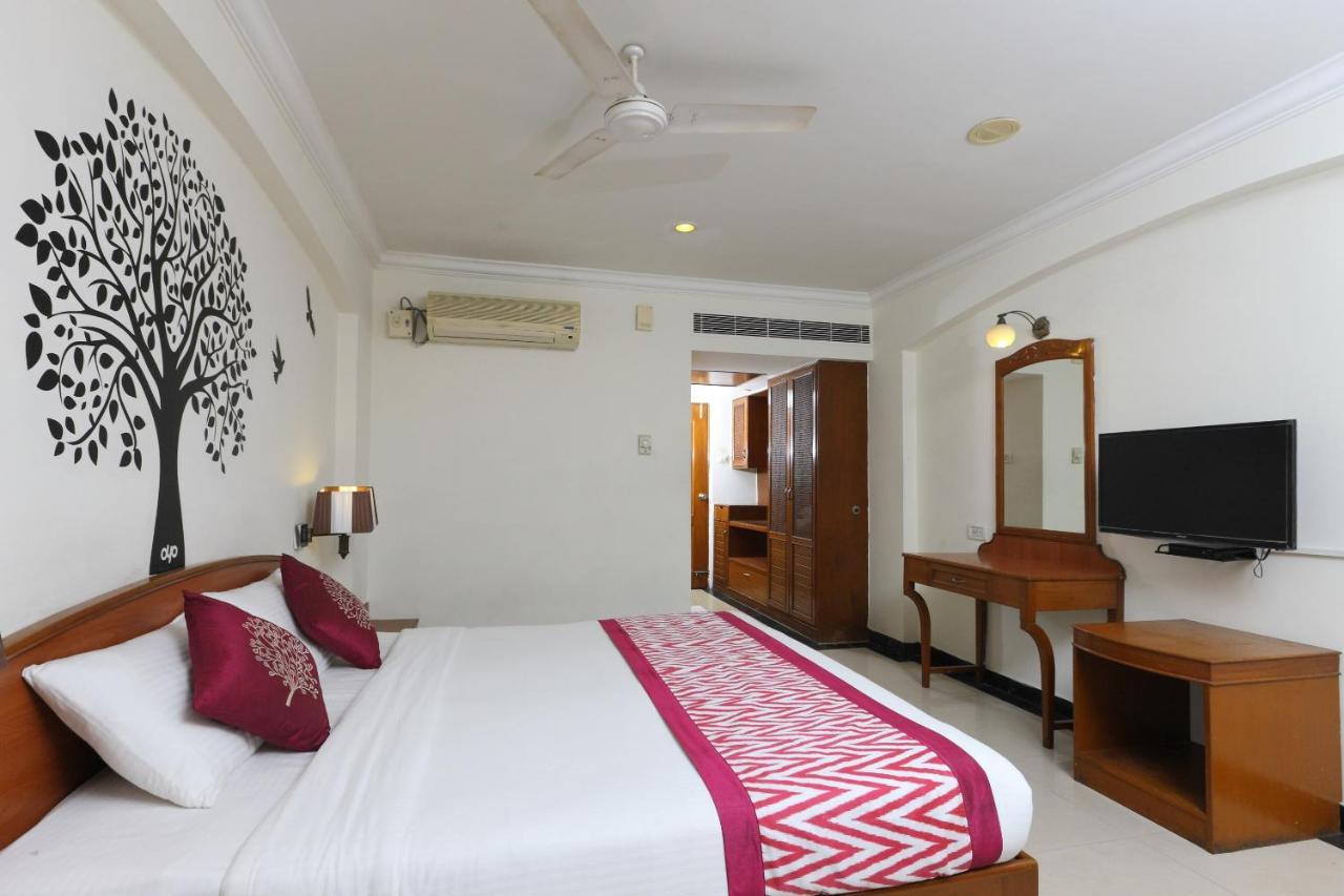 Oyo 1081 Hotel Sindhu International Tirupati Esterno foto