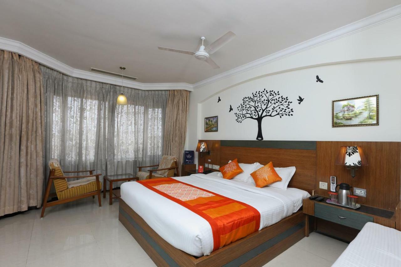 Oyo 1081 Hotel Sindhu International Tirupati Esterno foto