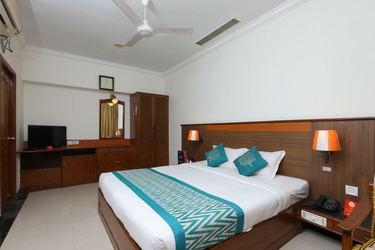 Oyo 1081 Hotel Sindhu International Tirupati Esterno foto